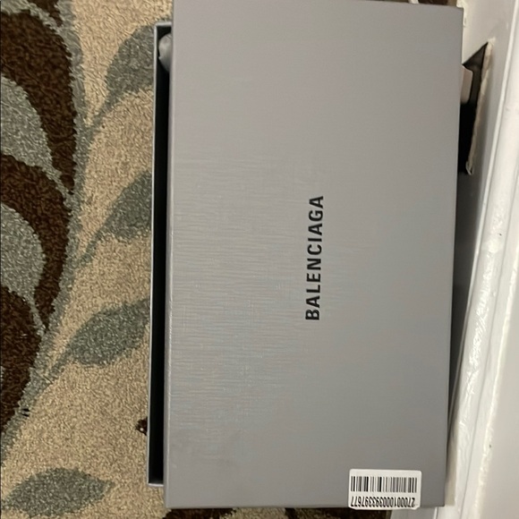 Balenciaga Beige Furry Slippers - Picture 8 of 8